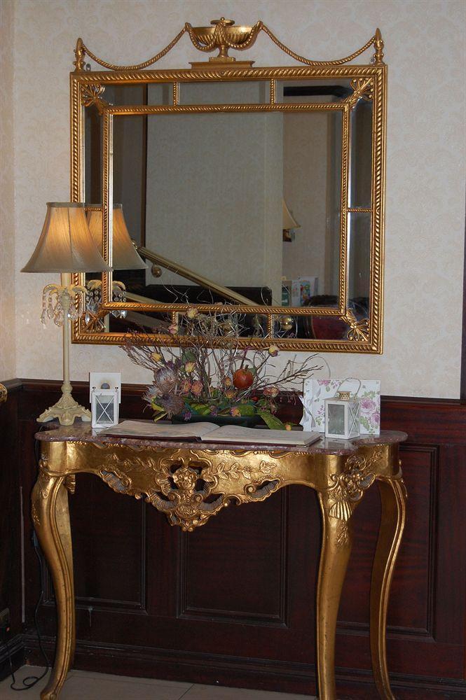 Dooly'S Hotel Бирр Экстерьер фото