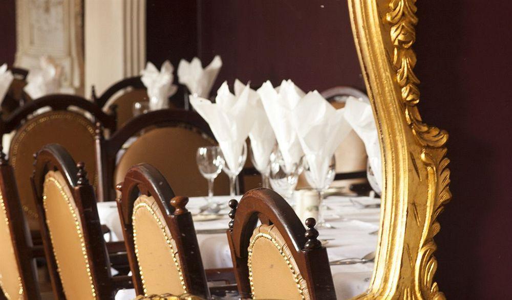 Dooly'S Hotel Бирр Экстерьер фото