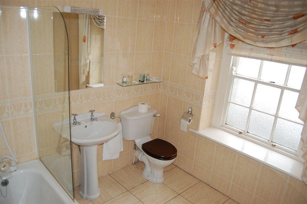 Dooly'S Hotel Бирр Экстерьер фото