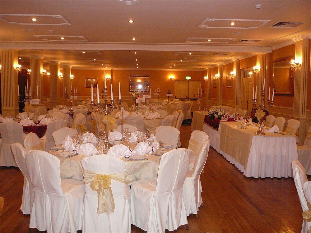 Dooly'S Hotel Бирр Экстерьер фото