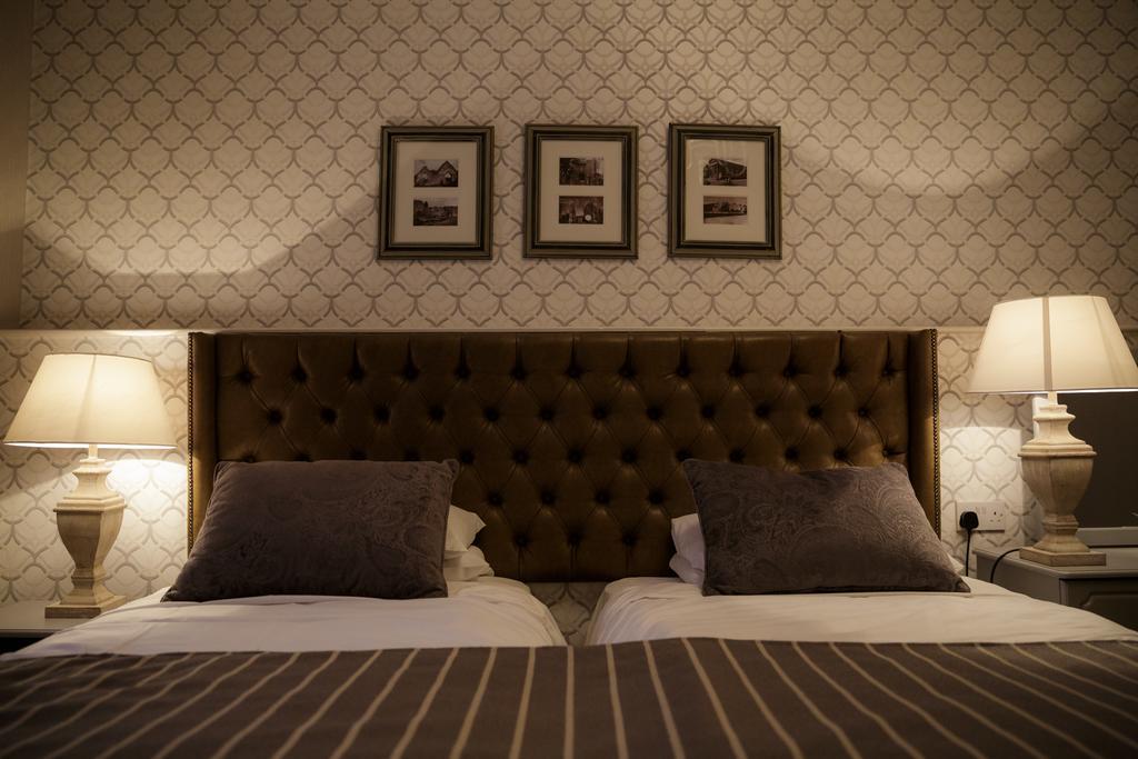 Dooly'S Hotel Бирр Экстерьер фото