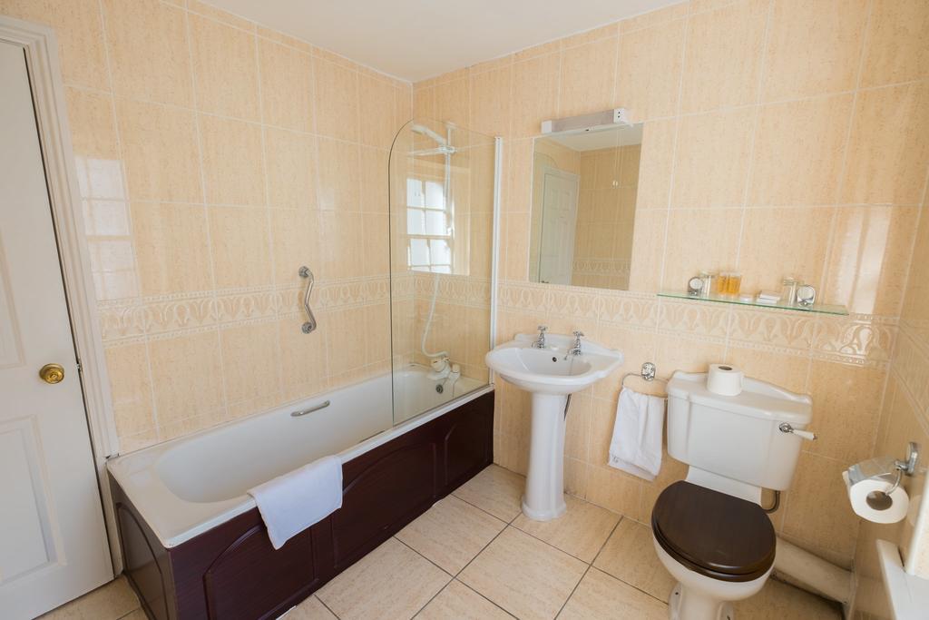 Dooly'S Hotel Бирр Экстерьер фото
